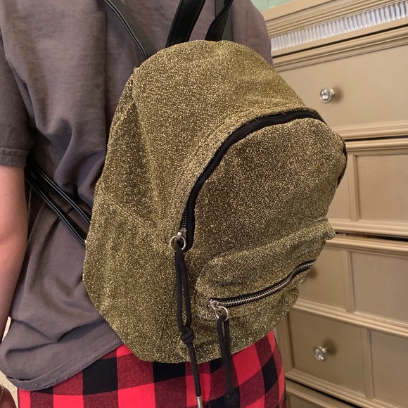 Backpack - Picture 3 of 5